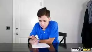 موعد دراسة يتحول إلى مشهد ثلاثي إباحي