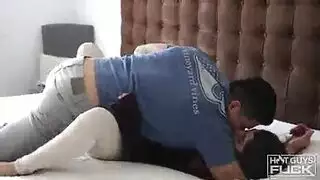 زملاء مدرسة مراهقون يصورون أفلام إباحية صريحة معًا