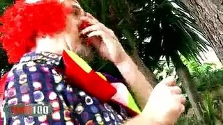 ولد يقوم بالدخول علي اخته