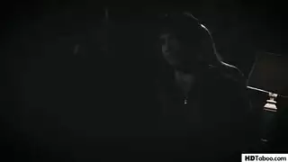 بورنو عربي صريح: رجل ينيك امرأة عاملة بوضعية كلابية