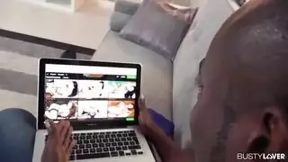 هاردكور مشتعل: فتاة ناضجة تنشق بواسطة عمود أسود سميك