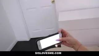 فتاة صغيرة تتعرض لجماع مزدوج في حفل عيد ميلادها الجامح