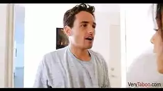 اخت الشرموطة ذات الشعر الازرق اخوها ينيكها