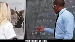 بتصو فى المدرسه