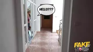 يدخل علي بن زوجته المراهقه الحمام