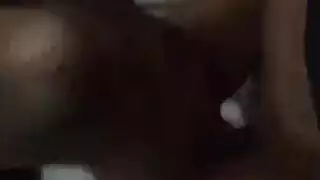 فتاة جامعية سيئة يحب أخذ الكرة صديقها العميق في بوسها شعر، مثل حيوان بري