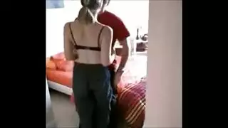 مص عيد ميلاد مثير: فتاة مثيرة تحصل على وجه مليء بالسائل المنوي