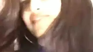 حركة ثلاثية للمراهقين: قضيبان يملآن فتحاتها الضيقة