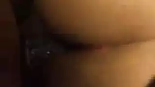 اختراق مزدوج صريح: شاب أسود ملتحي يملأ طيز وفرج امرأة متزوجة مثيرة