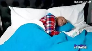 خيال الشقراء الجامح عاشق أكبر سناً عنيف