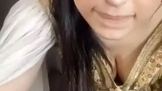 ملكة التكريم العربية تريد حيواناتك المنوية كعبادة