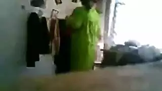 جنس سري: شاب عراقي يمارس الجنس بقوة مع زوجة أخيه أثناء غيابه