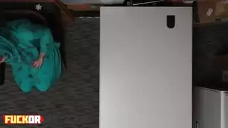 مراهق عربي يُضرب بقوة في مشهد إباحي جامح