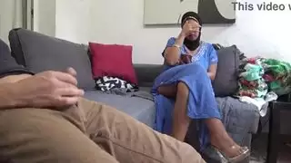 لحظة خاصة للابن غير الشرعي: استمناء بقضيبه الكبير للإباحية