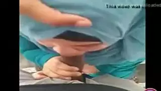 ممارسة جنس فموي متحمس مع فتاة ترتدي حجاب حتى النهاية الفوضوية