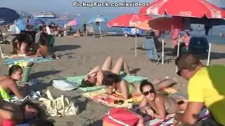 سكس علني على الشاطئ مع فتاة عشوائية مثيرة