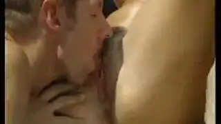 تدخين الجبهة الألمانية لديها هزة الجماع ، في حين أن زوجها يجبرها على الحصول على هزة الجماع