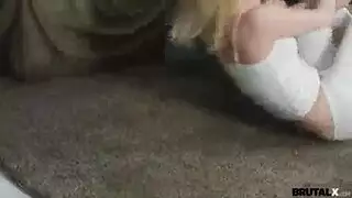 سكس مراهقة: فعل قاسي بأداء مهيمن