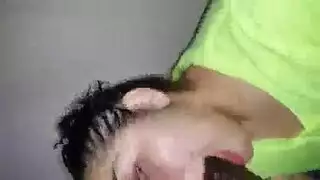 جسدان ساخنان في مشهد إباحي واحد