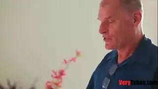 ليلة الأفلام الإباحية تتحول لماراثون جنس بين الأشقاء